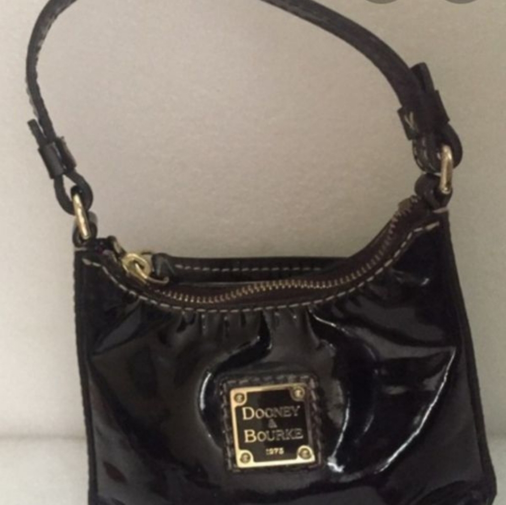 Dooney and bourke bitsy black patent leather bag